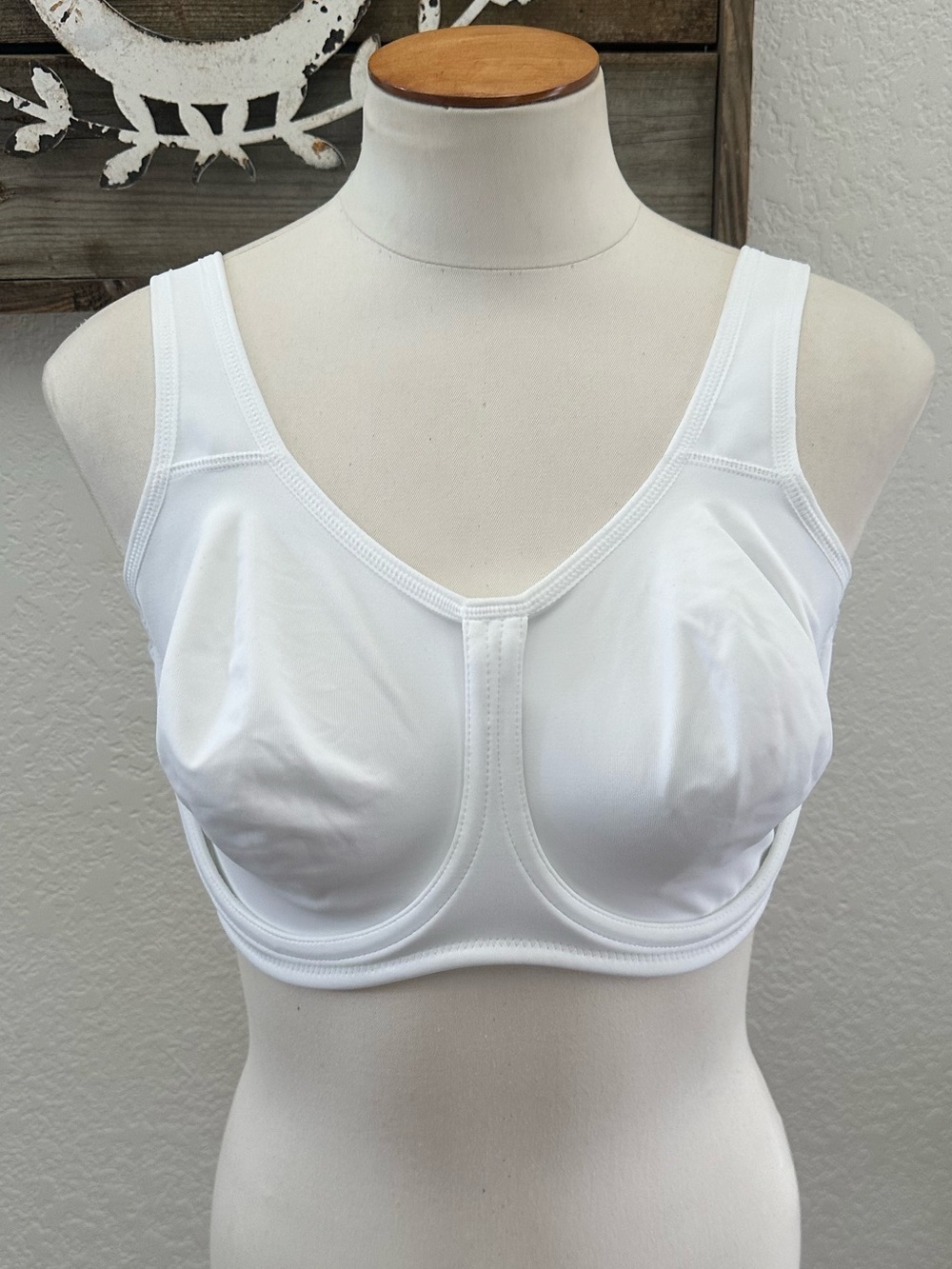 Wacoal 855170 Supportive White Women's Full-Coverage Sports Bra size 36DDD